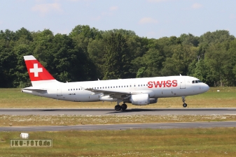 HB-IJK, Airbus A320-214, Swiss null