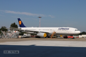 Airbus A330-300 vor der Lufthansa Werft, wahrscheinlich D-AIKS null