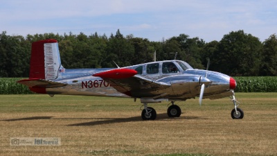 N3670B, Beech E-50 Twin Bonanza EDOI Bienenfarm 2024