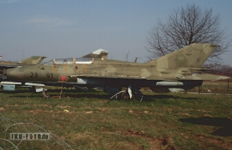 23-91, MiG-21U-600, ex. 272 schwarz null